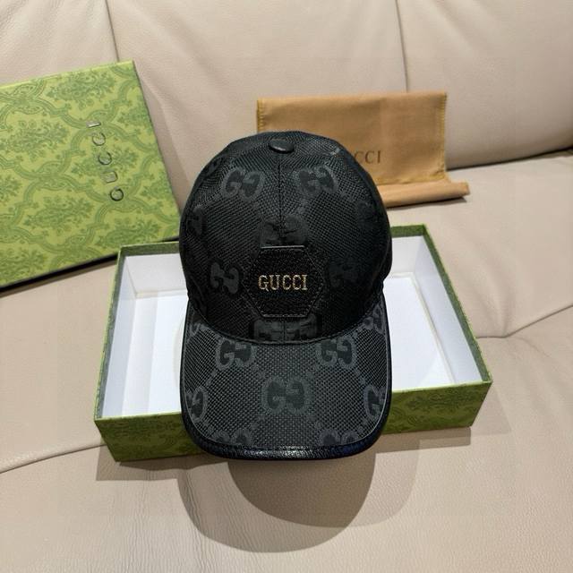 comes with a packaging bag, a new Gucci baseball cap, Gucci gold stamping, the