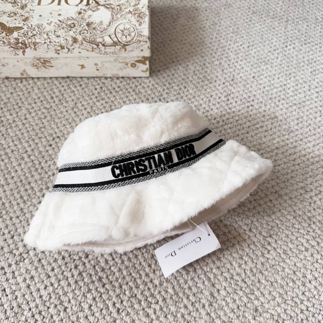 Dior new original bucket hat, exquisite and pure style, very cool and fashionabl