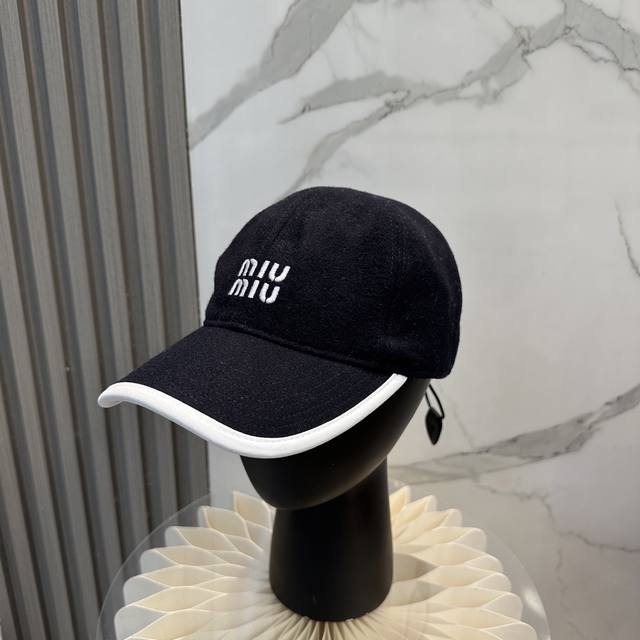 Mium Miu Miu's new autumn and winter cashmere baseball cap is simple, classic, a