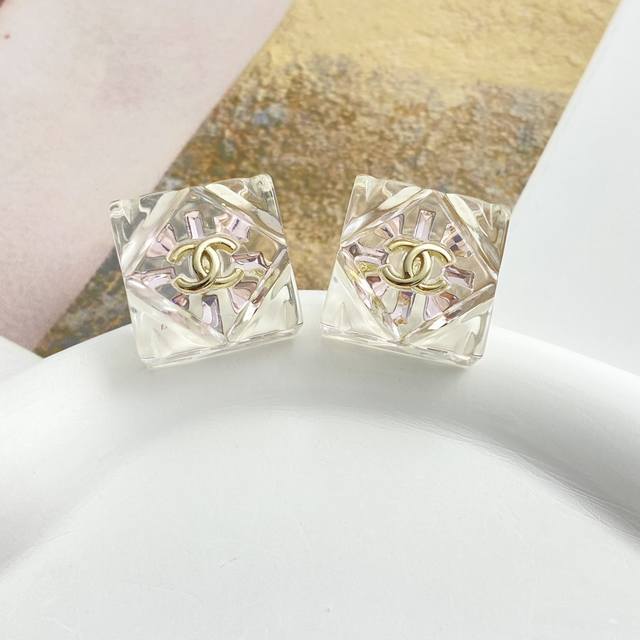 Chanel earrings hot-selling models hit the new consistent Zp Chan 23 three-dime