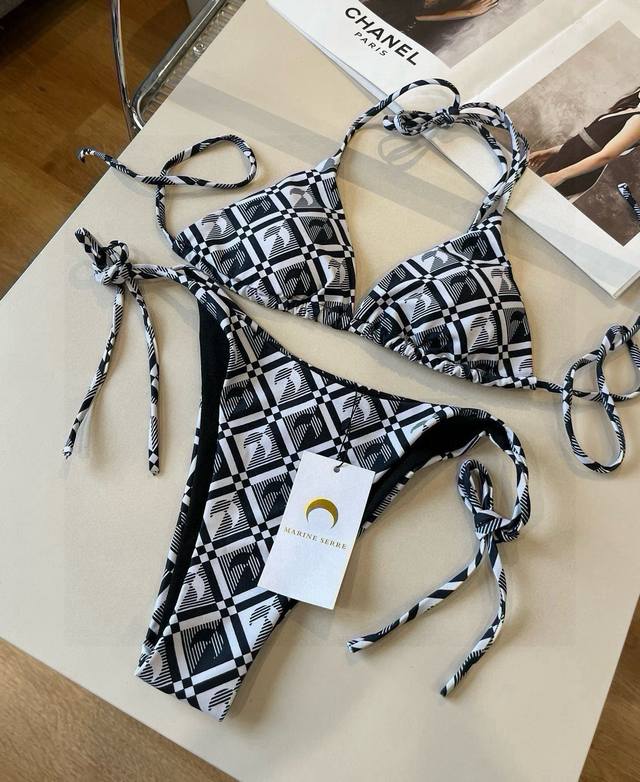 Marine Serra trendy bikini