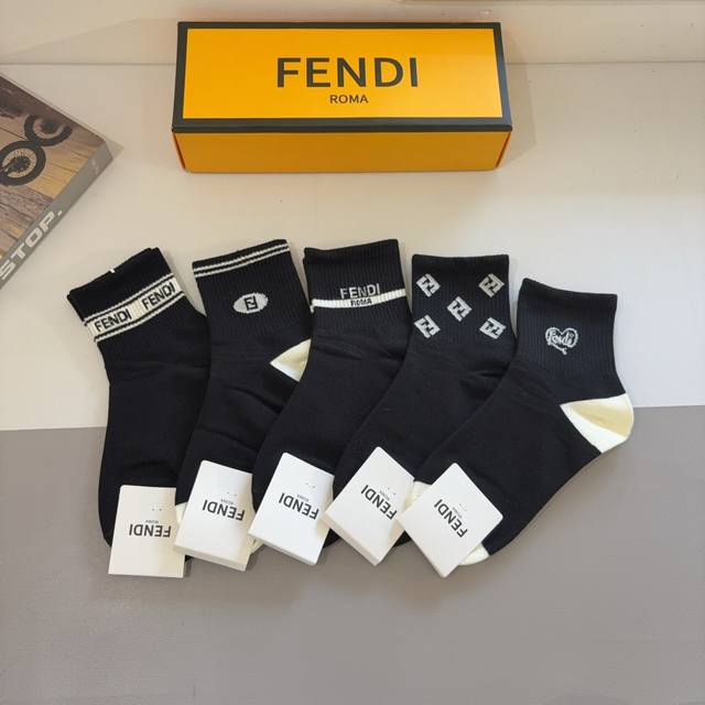 comes with a box of 5 pairs of Fendi Fendi letter double F popular mid-calf soc