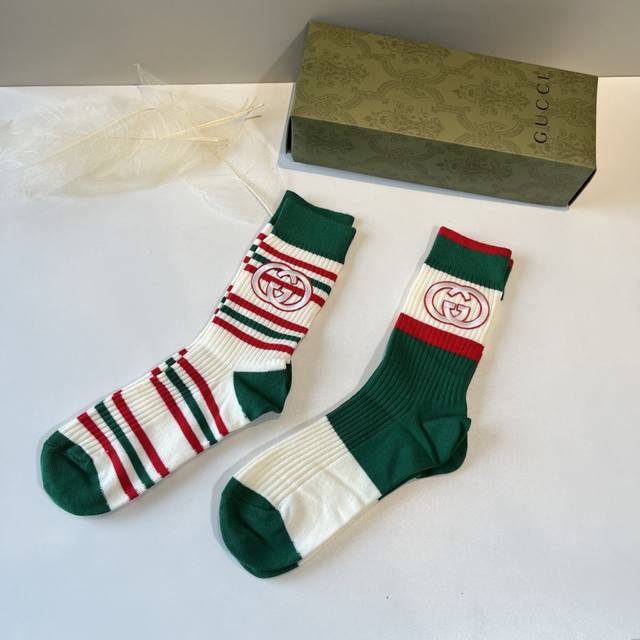 Gucci's new early autumn calf socks, classic style, fashionable and advanced! Bi