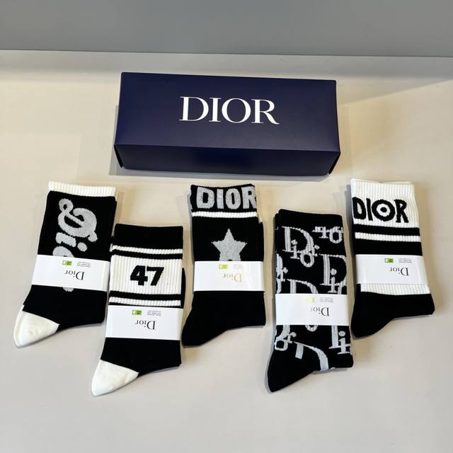 Dior's new early autumn mid-length socks, classic style, fashionable and advance