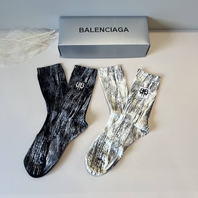 Balenciaga's new early autumn stockings, classic style, fashionable and advance
