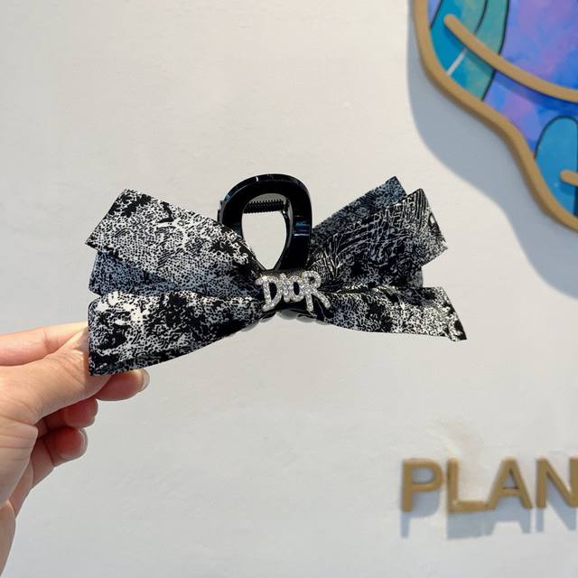 with packaging Dior Dior new European and American fashion grab duckbill clip,