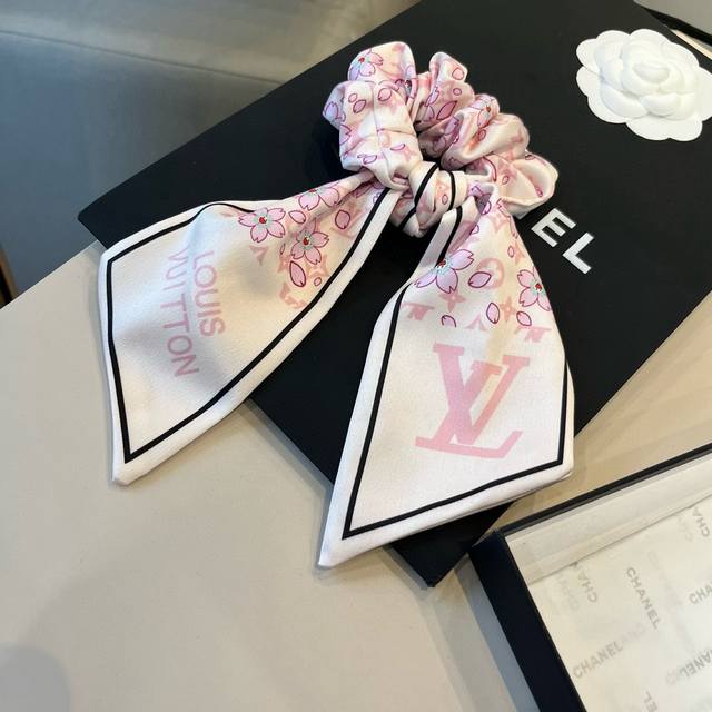 Lv Louis Vuitton hairband