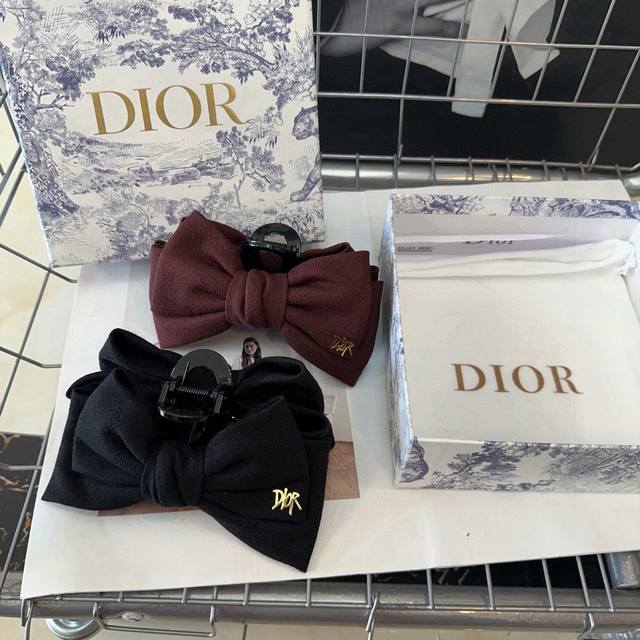 With packaging boxDior's new D-style clip, fashionable and versatile, simple and