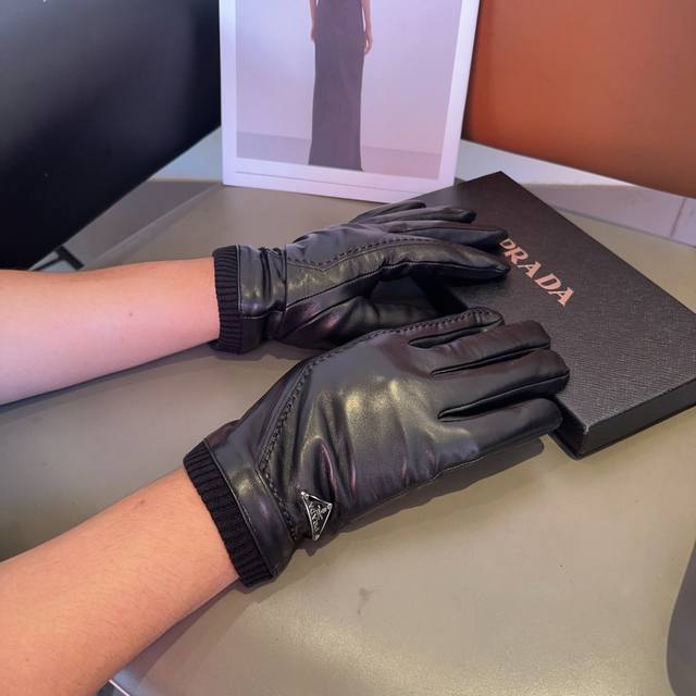 Prada men's new sheepskin gloves, fashionable gloves, warm in autumn and winter