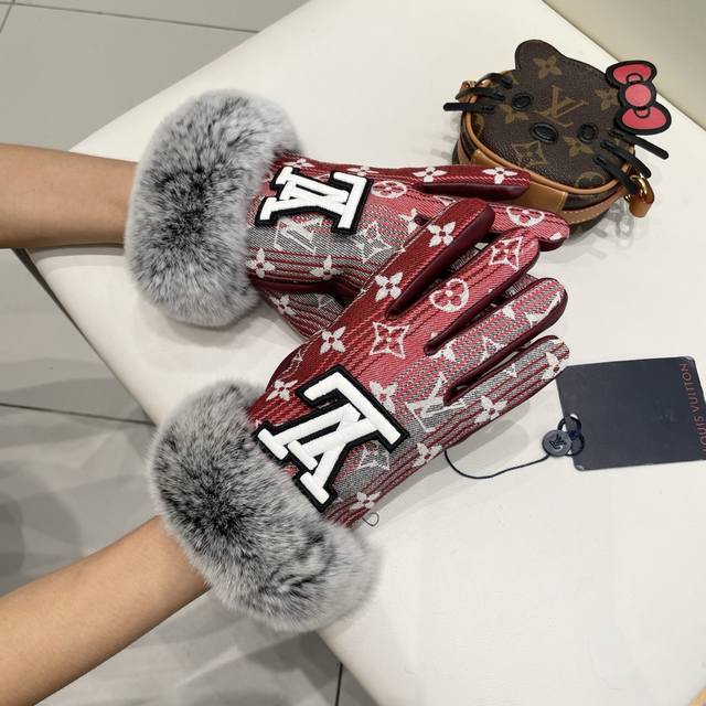 2025Lv gradient lazy rabbit fur new cloth with leather gloves, fashionable motor