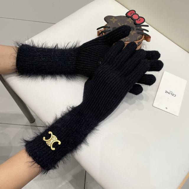 Celine Celine soft rabbit fur gloves girl sweet long finger-leaking touch scree