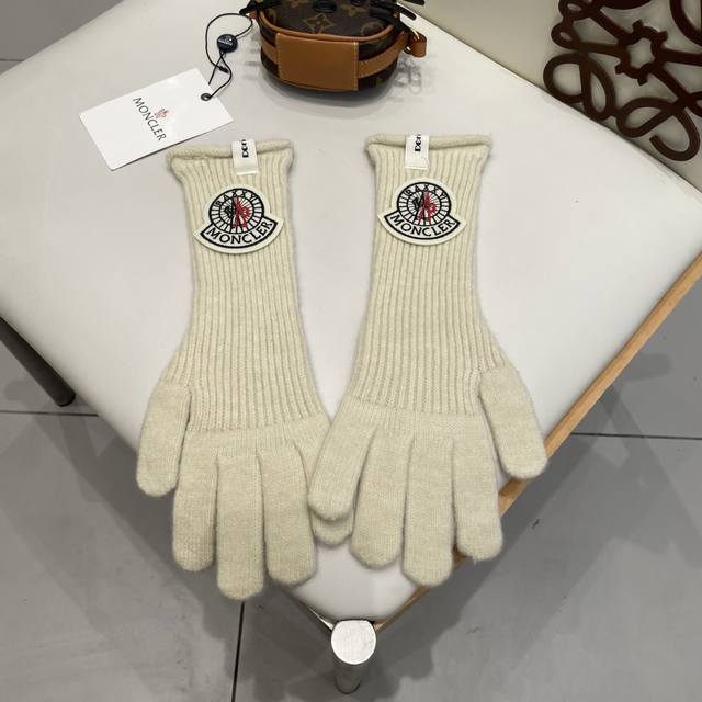 Moncler autumn and winter wool knitted gloves candy solid color series this autu