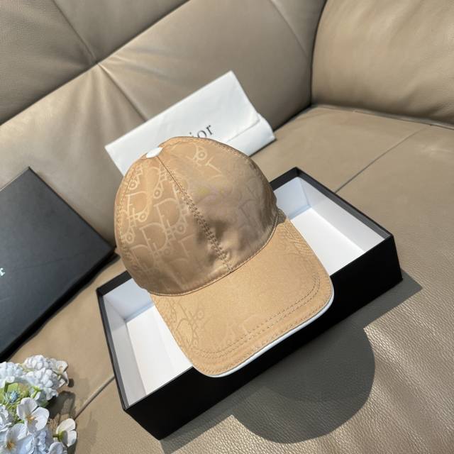 comes with a box bag, Dior new original baseball cap, Dior monogram, full of re