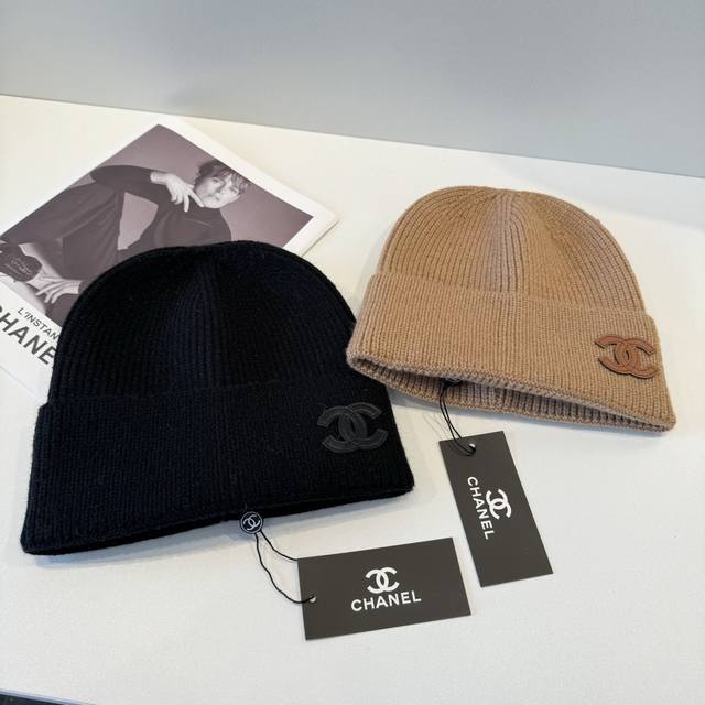 Chanel beanie with simple and fashionable style, suitable for both men and women