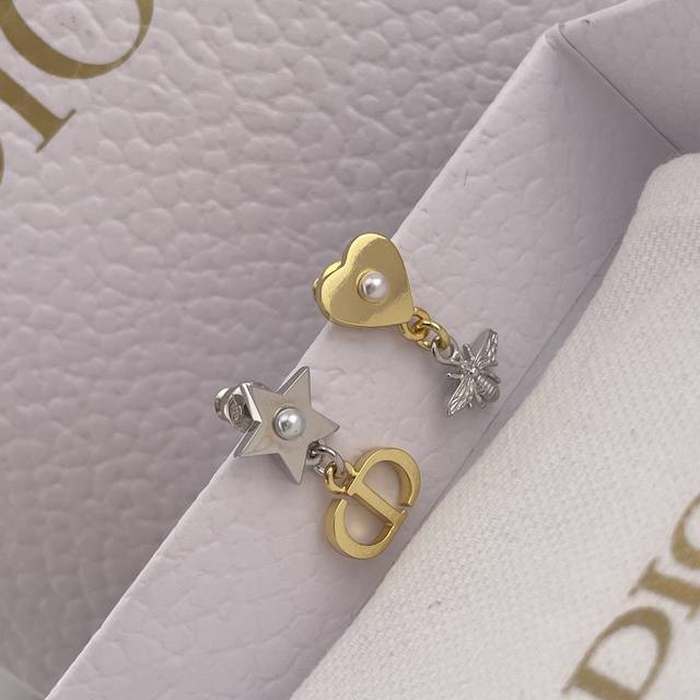 High-quality details as shown in the picture D Gold Heart Silver Star Pendant CD