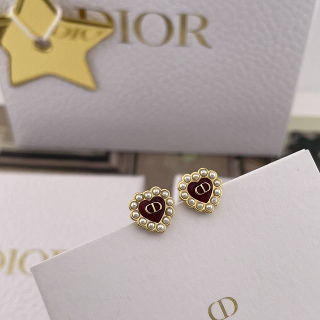 High quality details as shown in the picture D Mini heart-shaped beaded earrings