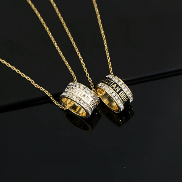 Dior's new Jadior necklace, beloved by top brands, features strong metal lines