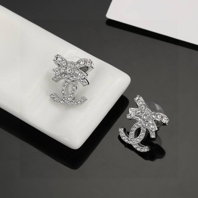 A large wave of new Chanel bow earrings has arrived! ! Luxurious and elegant st