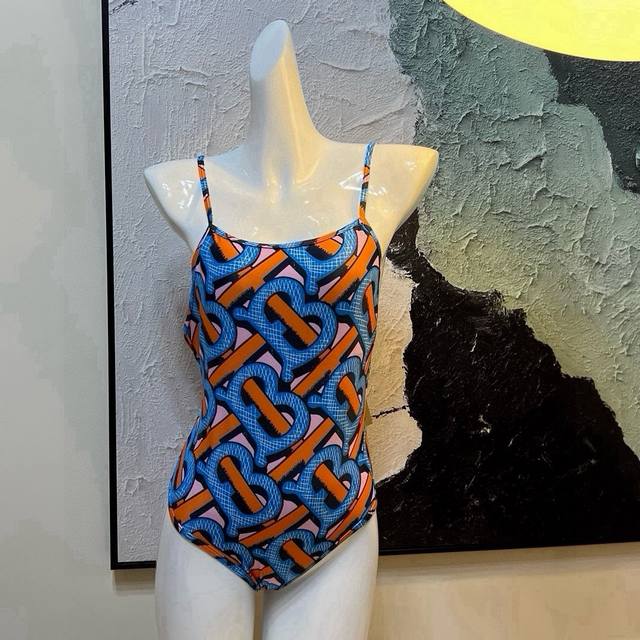 Burberry Tb letter one-piece swimsuit is on sale at all major counters simultane