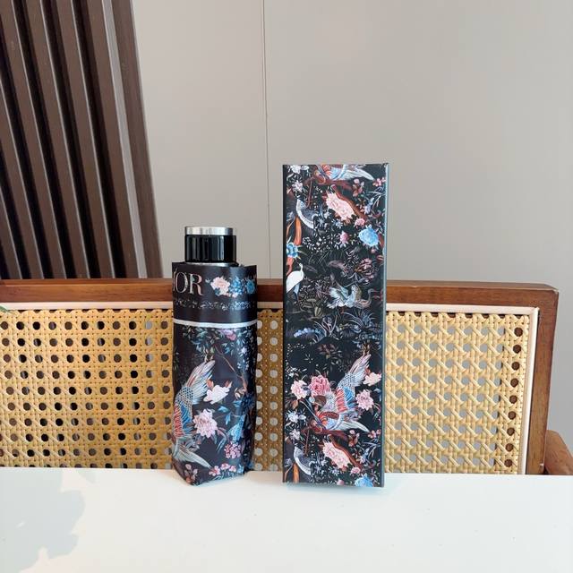 Dior 50% folding umbrella, ultra-light, pocket only 18cm, hot-selling model with