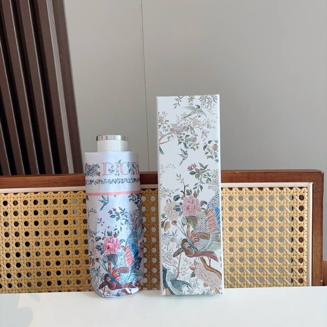 Dior 50% folding umbrella, ultra-light, pocket only 18cm, hot-selling model with