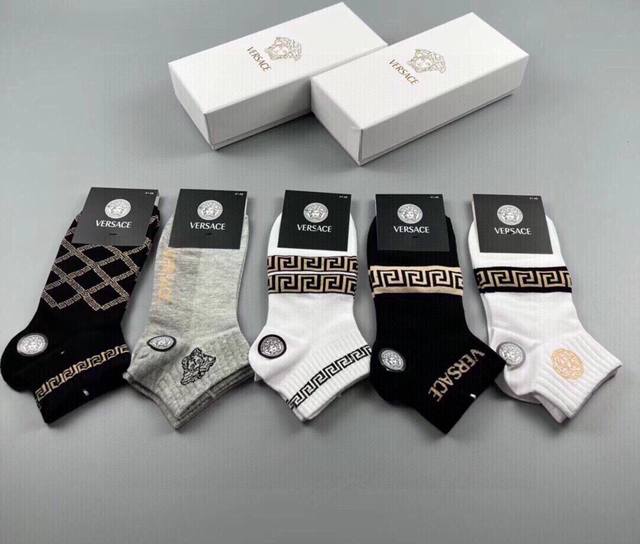 Special Versace new men's socks, five pairs per box. Made of pure cotton, super
