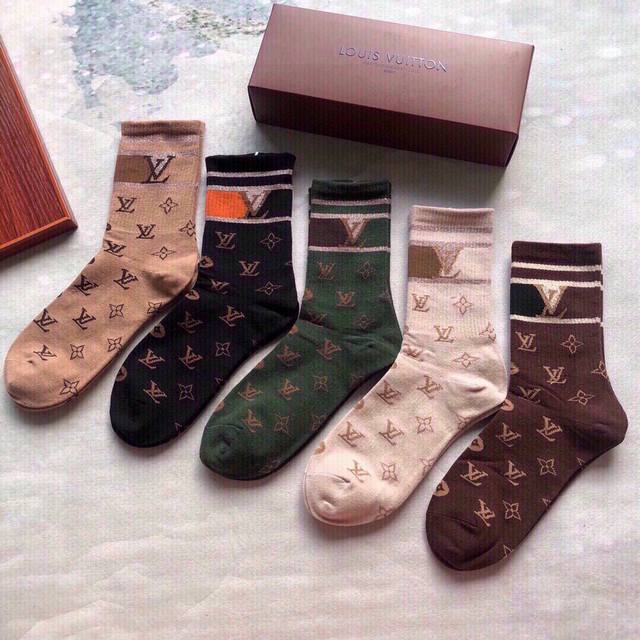 Special Louis Vuitton women's new mid-calf socks, five pairs per box. Made of p