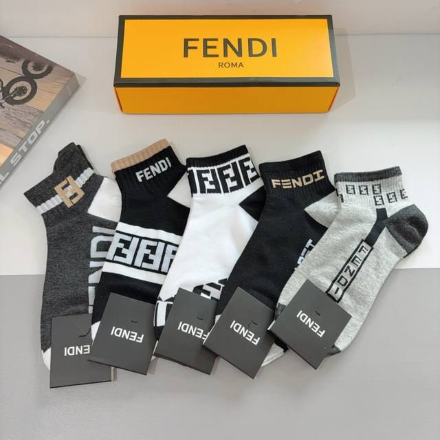 comes with a box of 5 pairs of Fendi Fendi double F letter popular short socks,