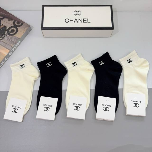 comes with packaging, 5 pairs per box Chanel classic socks, high-end bamboo cot