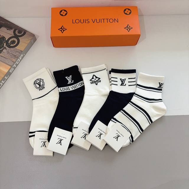 comes with packaging, 5 pairs per box Lv Louis Vuitton socks are super popular