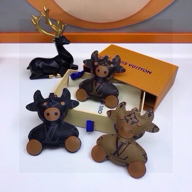 Original packaging with pictures Lv Chinese New Year calf bag pendant, keychain