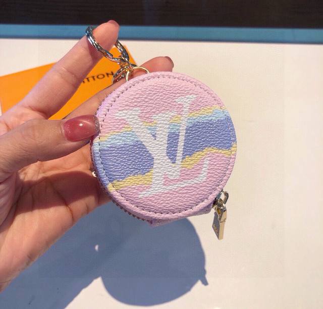 Lv beach style colorful Bluetooth earphone bag with keychain, universal earphone