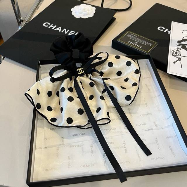 Chanel luxury hairband with hand-beaded