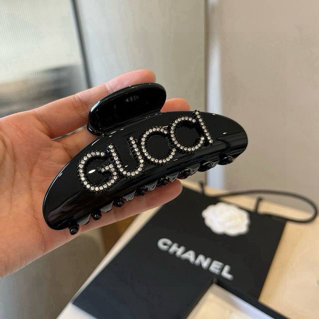 Gucci new grab clip