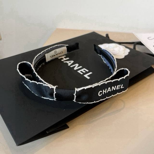 Chanel classic bow headband, black and white