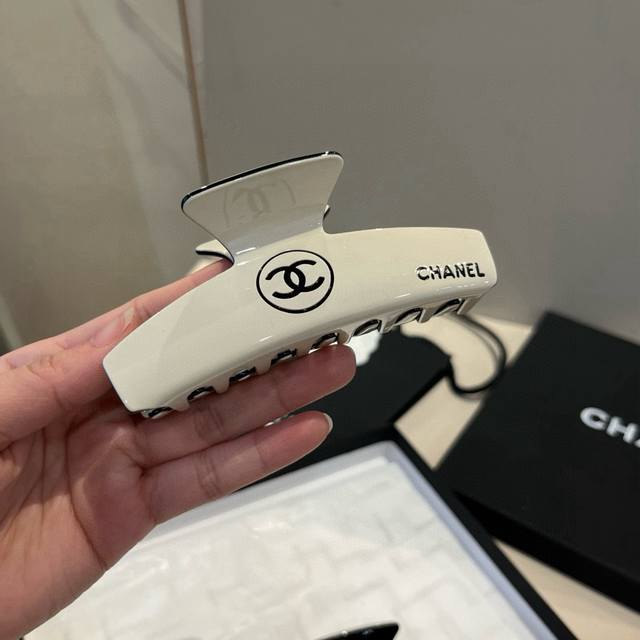 Chanel Chanel headband classic Chanel hairpin