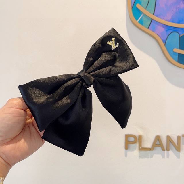 with packaging Lv Louis Vuitton celebrity-style bow hairpin slingshot clip Inte