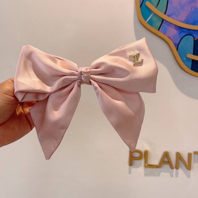 with packaging Lv Louis Vuitton celebrity-style bow hairpin slingshot clip Inte