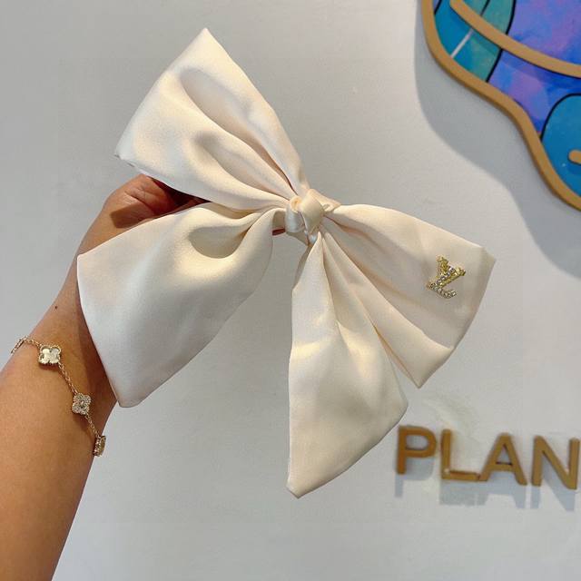 with packaging Lv Louis Vuitton celebrity-style bow hairpin slingshot clip Inte