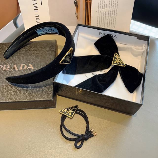 comes with a three-piece packaging set Prada Prada celebrity-style headband, sl
