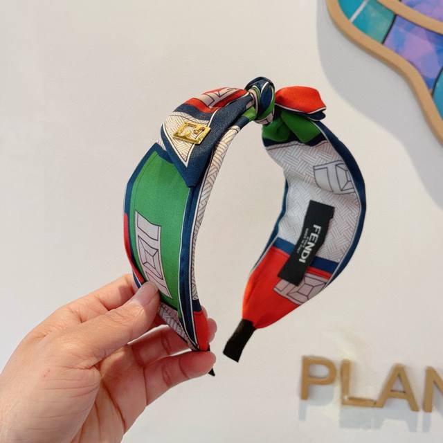 with packaging Fendi Fendi's hottest new bow letter headband, retro headband, s