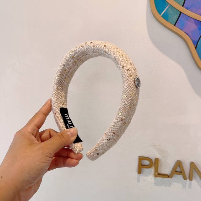 with packaging Miumiu Miu Miu's new sweet letter handmade headband, simple and