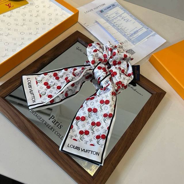 Lv Louis Vuitton new hairband