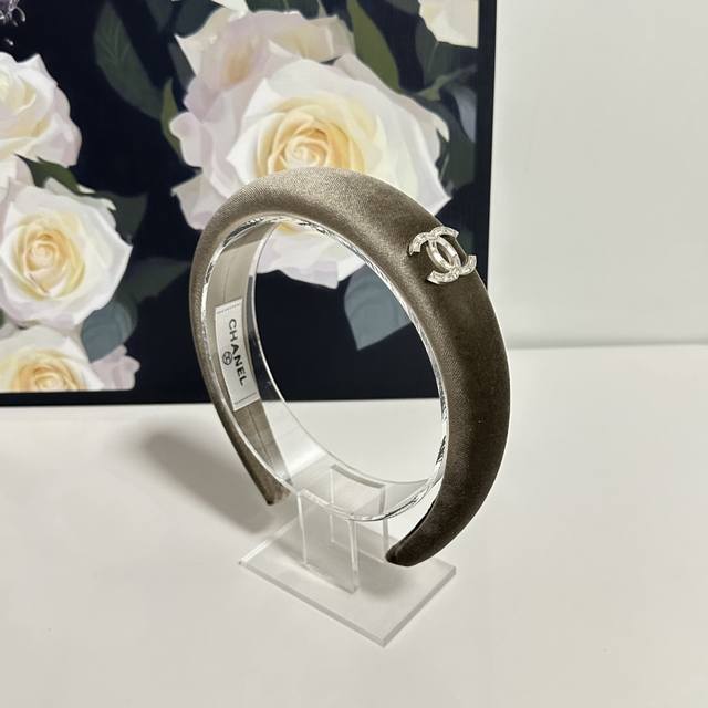 Special counter packaging Chanel Chanel's latest velvet headband Little fairies