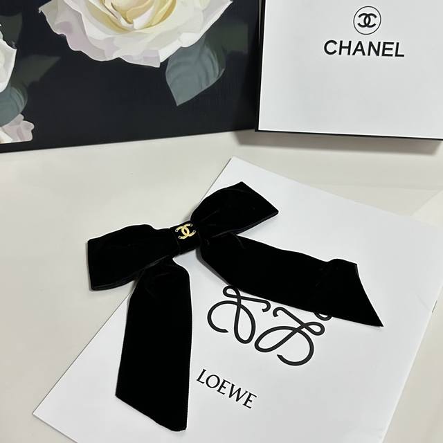 Special counter packagingChanel's latest bow velvet vintage five-piece gold hair
