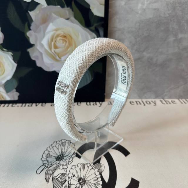 Special counter packaging Miumiu Miu Miu's latest headband Little fairies hurry