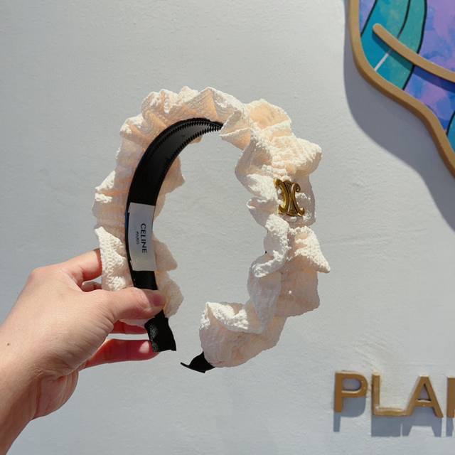 with packaging Celine's popular online celebrity headband, comfortable and stre