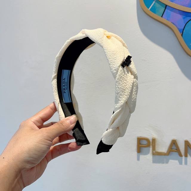 with packaging Prada's new trendy headband. A must-have for any elegant lady. E