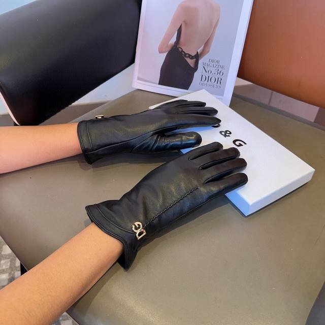 Dg sheepskin gloves, fashionable gloves, warm in autumn and winter with fleece l