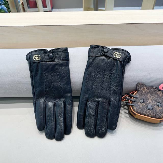 New exclusive deerskin touchscreen gloves, Gucci original quality, synced with